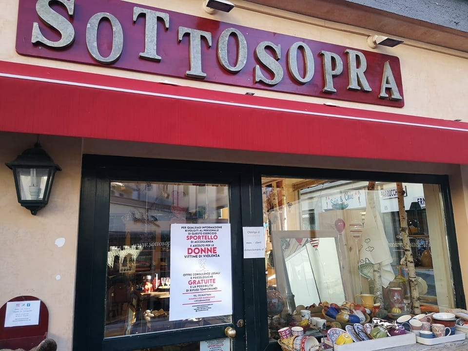 Centro di primo ascolto per le donne vittime di violenza mdella Associazione Scarpetta Rossa.